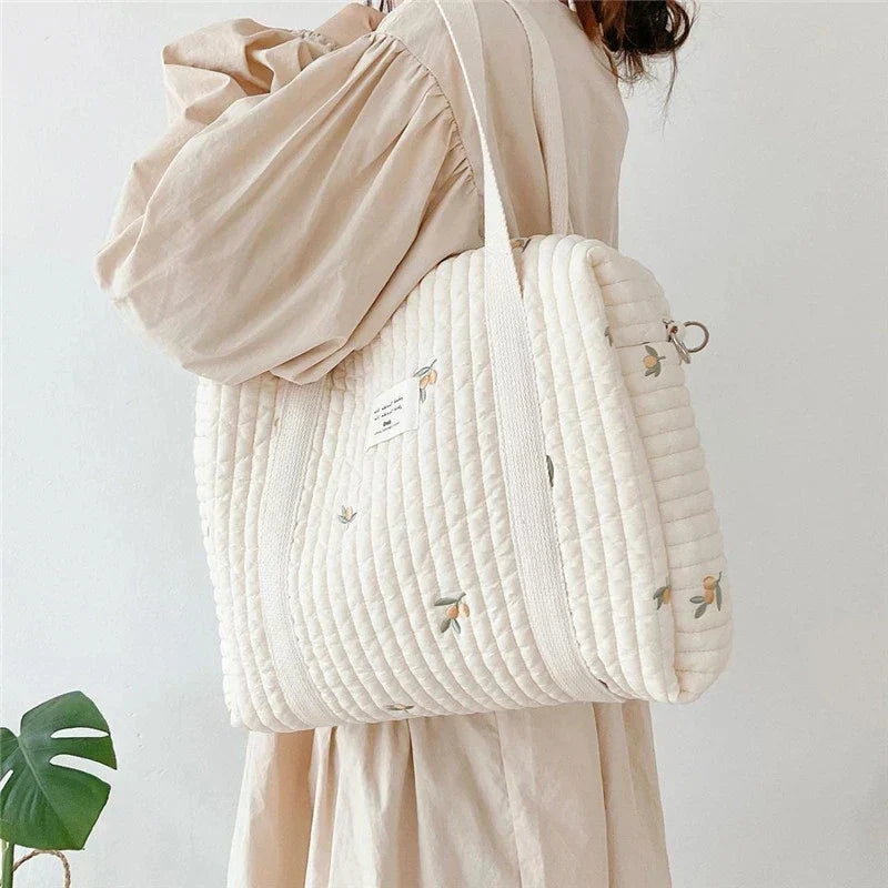 sac a langer beige avec motif olive