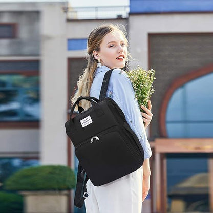 jeune maman avec sac a langer noir