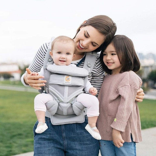 porte bebe gris sortie en famille